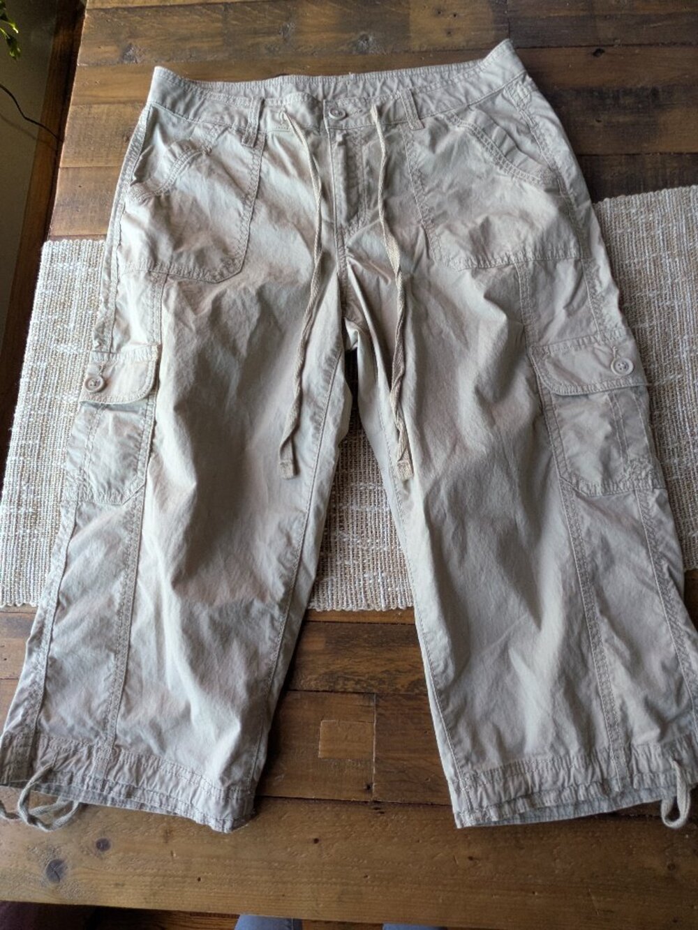 st john bay women's 8 khaki cargo capri pants multi pocket tie cuffs #606